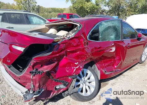 2019 Toyota Camry Le z USA, uszkodzony, nr VIN 4T1B11HK5KU734531